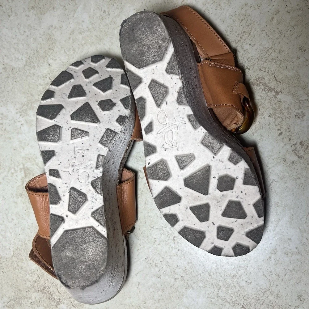 OTBT Fair Isle Leather Wedge Sandals Chain Accent Camel Tan Boho Chic Resort Sz6